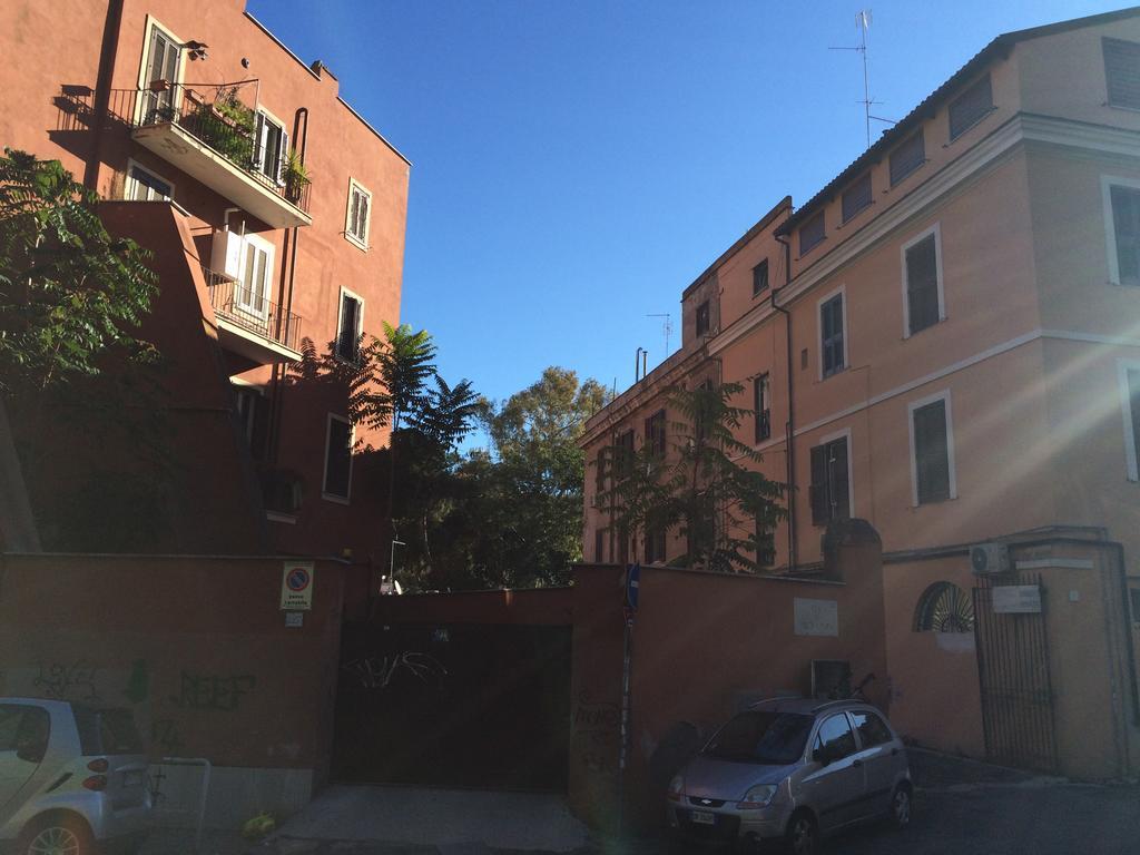 Guest Art Trastevere Station With Ac Рим Екстериор снимка
